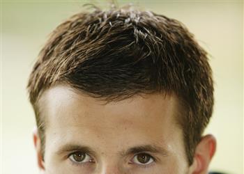 مانشستر يونايتد ينعي لاعبه السابق بعد وفاته