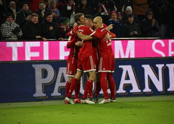 بايرن ميونخ يعزز صدارته للبوندزليجا بتخطي عقبة شالكه بثنائية