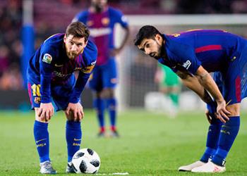 ميسي يخبر سواريز بقرب رحيل زميلهما