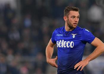 هدف ليفربول ومانشستر يونايتد يرفض تجديد عقده مع لاتسيو