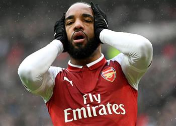 لاكازيت يورط فينجر ويغيب عن نهائي الكأس وست مباريات أخرى