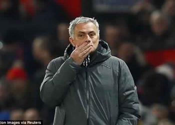 أسطورة مانشستر يونايتد يوجه مورينيو نحو سر الأزمة الدفاعية