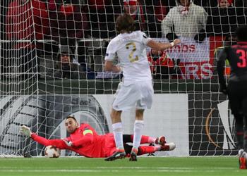 صور أوسبينا يدفع جماهير آرسنال للانقلاب على تشيك