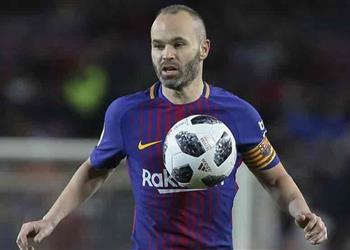 إنييستا يتلقى عرض ا فلكي ا للرحيل عن برشلونة