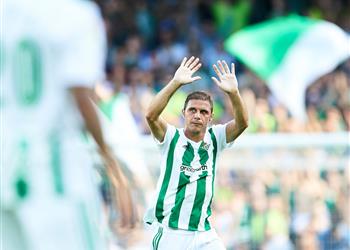 فيديو لاعب بيتيس يزاحم ميسي ورونالدو على رقم تاريخي