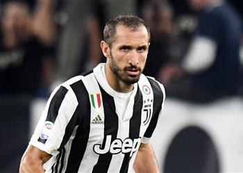 فيديو مدافع يوفنتوس يواجه عقوبة صارمة بسبب بيلوتي