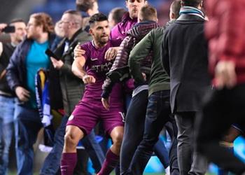 أجويرو ينتظر عقوبات بعد اعتدائه على مشجع ويجان