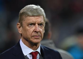 مستقبل فينجر بين يديه