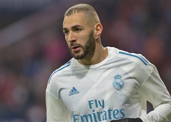 الجماهير ترجح انتقال بنزيما إلى الدوري الفرنسي