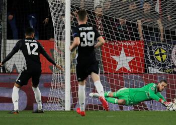 فيديو دي خيا ي نقذ مانشستر يونايتد من فخ إشبيلية وتأجيل حسم التأهل لموقعة الإياب