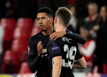 سمولينج قادرون على حسم التأهل في أولد ترافورد