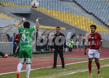 مران الأهلي البدري يحاضر لاعبي الأهلي قبل مواجهة الإنتاج وغياب صانع ألعاب الفريق