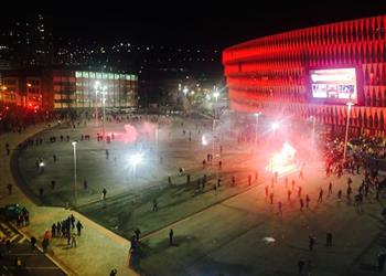 صور مقتل شرطي في اشتباكات بين جماهير سبارتاك موسكو والشرطة الإسبانية