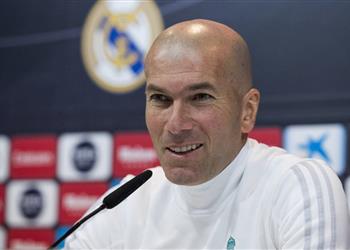 زيدان يوضح موقفه من رحيل ثلاثي ريال مدريد