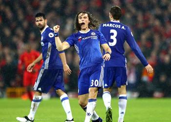 مدافع نيوكاسل ورقة ريال مدريد للتعاقد مع نجم تشيلسي