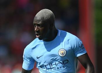 رغم إصابة الصليبي ظهير مانشستر سيتي يقترب من العودة للملاعب