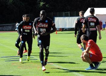 آرسنال يراقب مدافع نابولي