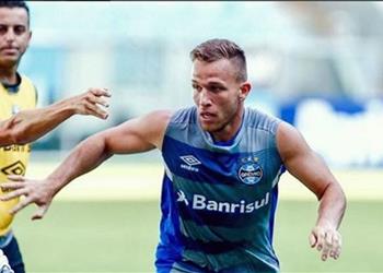 رئيس جريميو يعلن توصل برشلونة لإتفاق نهائي لضم آرثر