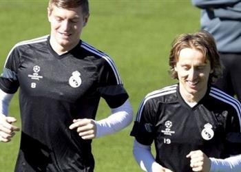 زيدان يوضح موقف كروس ومودريتش من اللحاق بمباراة باريس سان جيرمان