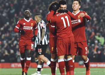 تشامبرلين يمازح محمد صلاح بعد هدفه في نيوكاسل