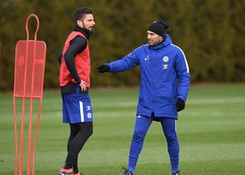 جيرو يؤكد دعم لاعبي تشيلسي لكونتي