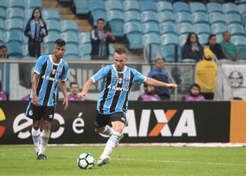 آرثر ي علق على مفاوضاته مع برشلونة