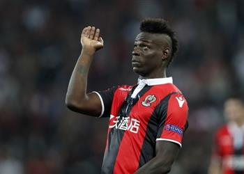 بالوتيلي ي غازل يوفنتوس ونابولي