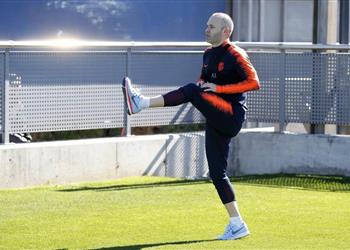 تطورات إصابة إنييستا قبل مباراة برشلونة وتشيلسي