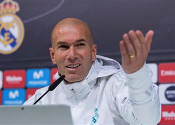 زيدان يدافع عن بنزيما ضد المنتقدين