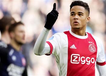 هدف مانشستر يونايتد يعلق على إشادة ميسي ويكشف حقيقة تواصله معه