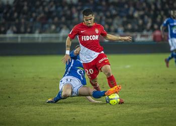 فيديو موناكو يؤمن وصافة الدوري الفرنسي بثلاثية في شباك ستراسبورج