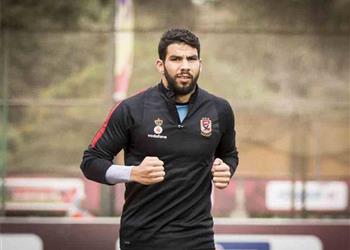 شريف إكرامي يغادر مران الأهلي قبل مباراة إنبي في الدوري المصري