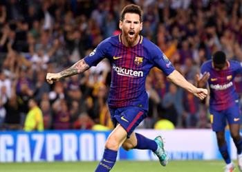 صورة ميسي يتابع مباراة برشلونة ومالاجا من المستشفى