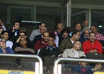جهاز المنتخب يتابع مباراة الأهلي وإنبي بالمدرجات