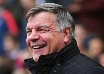 إيفرتون ينوي ضم لاعب آرسنال في الصيف