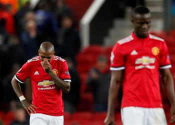 أشلي يونج يعلق على الإقصاء من دوري الأبطال