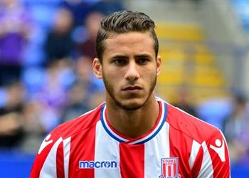 رمضان صبحي في التشكيل الأساسي لستوك سيتي أمام إيفرتون