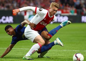 برشلونة يراقب صفقة جديدة بديلة لثنائي دفاعه