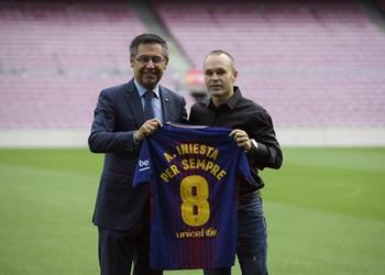 برشلونة يتخذ قرار ا جديد ا تجاه مستقبل إنييستا