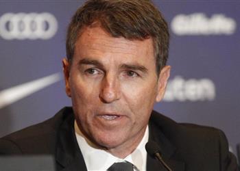 رئيس برشلونة يتخذ قرار ا تجاه روبيرت فيرنانديز