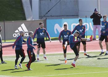 نجم برشلونة يواصل الغياب عن تدريبات منتخب إسبانيا