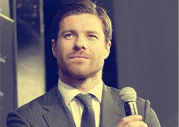 تشابي ألونسو يكشف عن مرشحه للتويج بدوري الأبطال