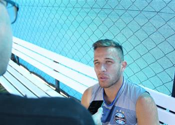 آرثر رفضت الكثير من العروض من أجل برشلونة