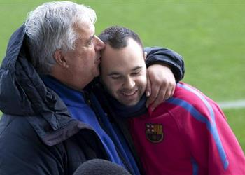 مكتشف إنييستا يصدم جماهير برشلونة