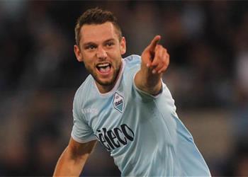 نجم لاتسيو ينتظر إشارة برشلونة