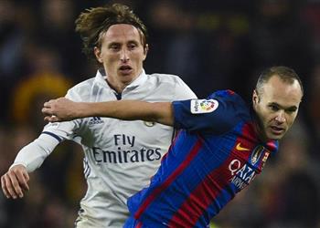 عرض جديد يجمع بين إنييستا ونجم ريال مدريد للرحيل عن الدوري الإسباني