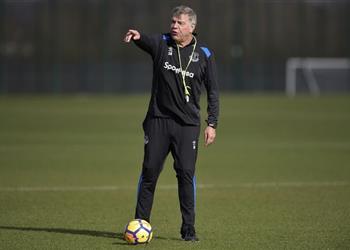 إيفرتون يخطط لضم لاعب مانشستر يونايتد في الصيف