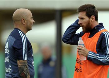 سامباولي يحسم موقف ميسي من المشاركة أمام إسبانيا