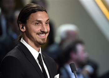 صور إبراهيموفيتش يعود إلى مانشستر