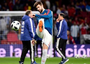 صافرات الاستهجان ت حاصر بيكيه في مواجهة الأرجنتين